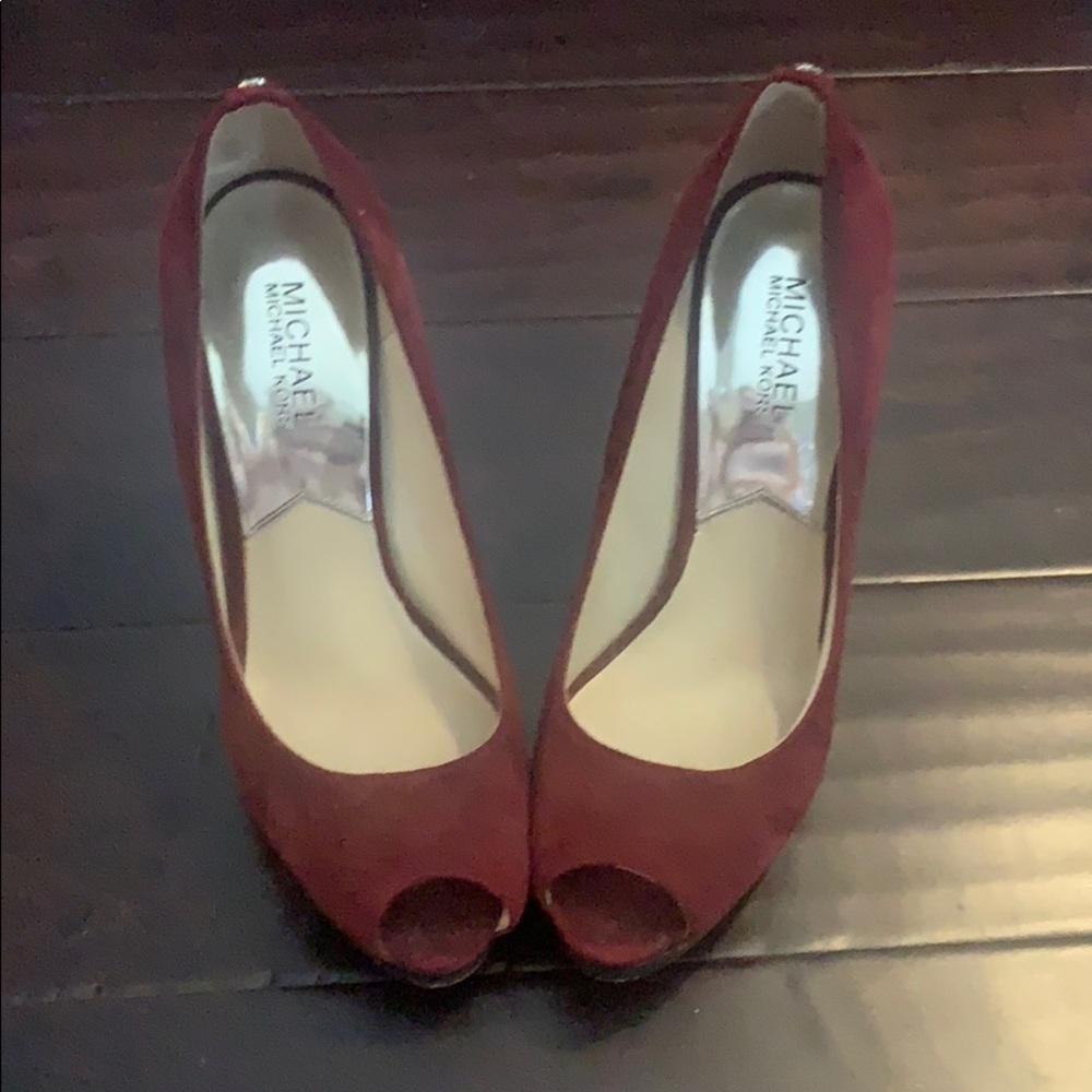 Wine colored suede Michael lots heels
